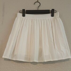 H&M White Mini Pleated Skirt